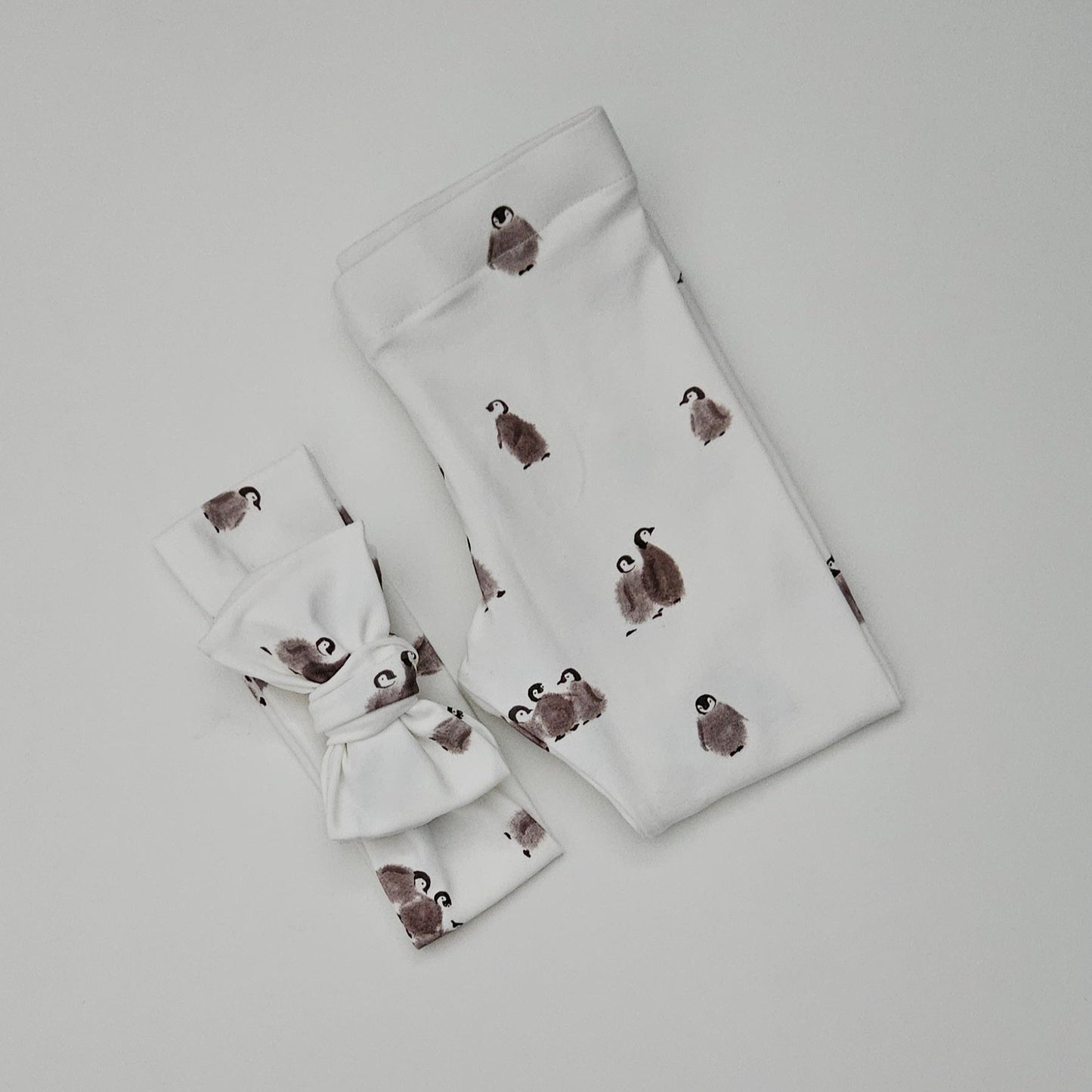Pengins - leggings & small knot bows
