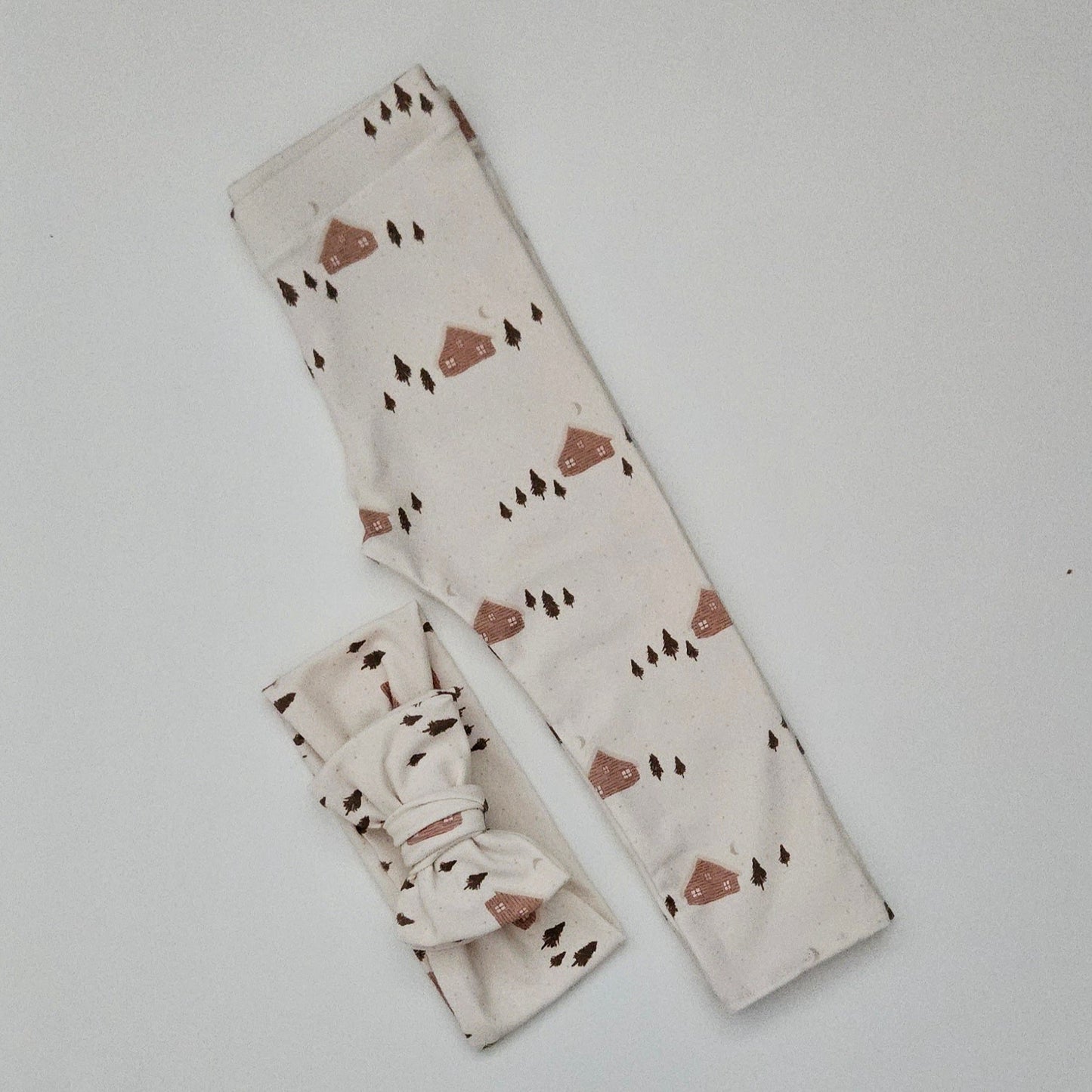 Woodland village 18-24  - leggings ONLY