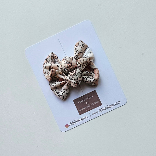 Peachy floral - small knot bow