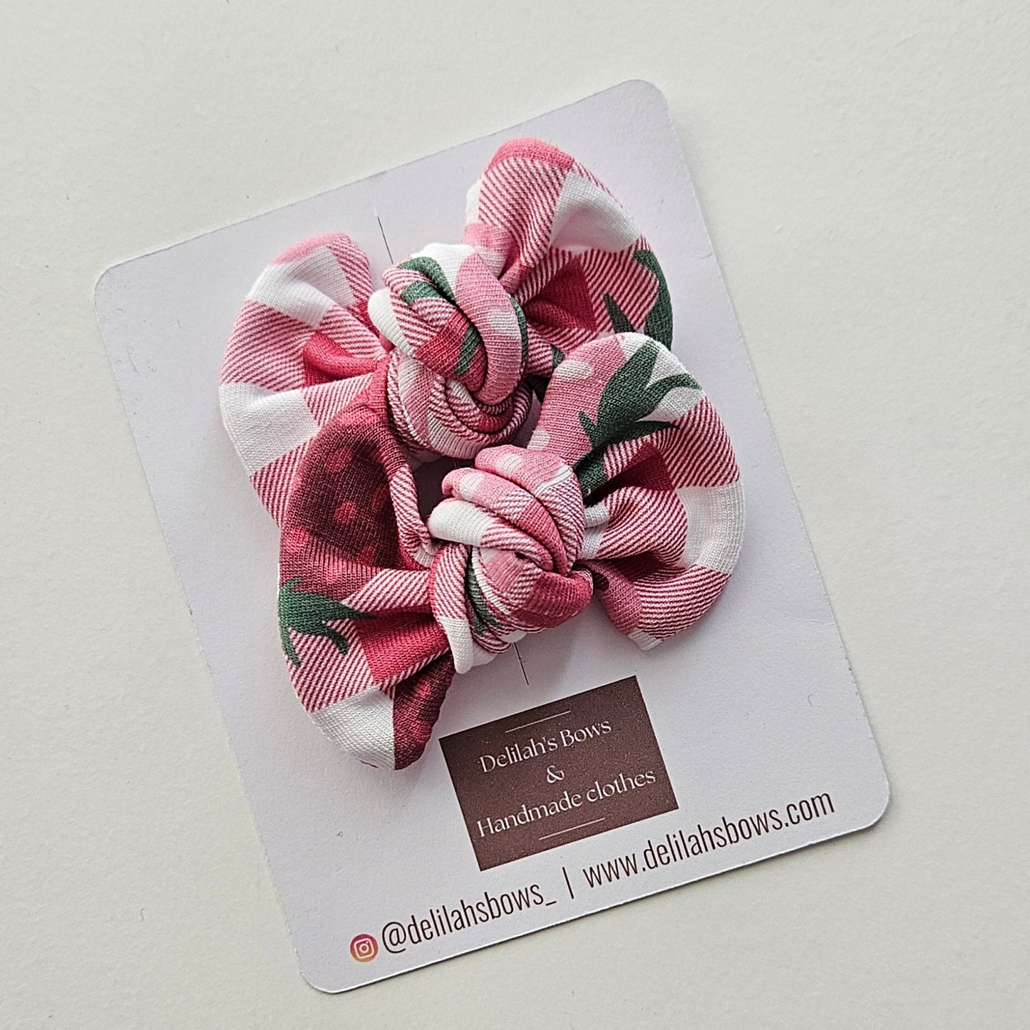 Strawberry picking- small knot bows