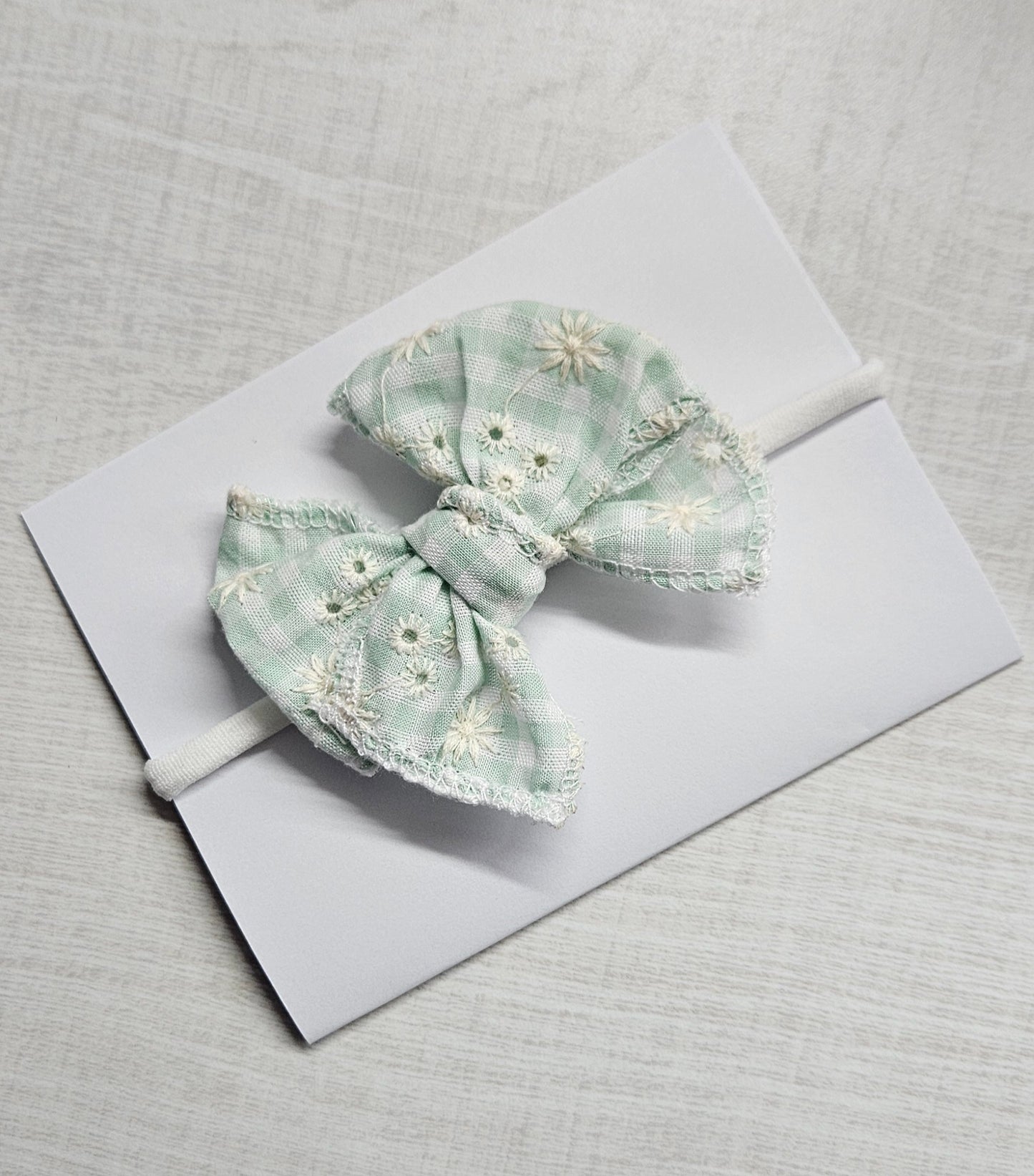 Mint broderie - fable bow
